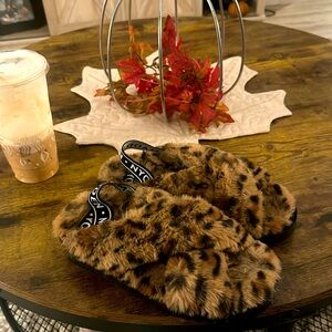 Madden nyc slippers size 6